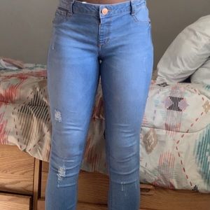 Light washed construction jeans